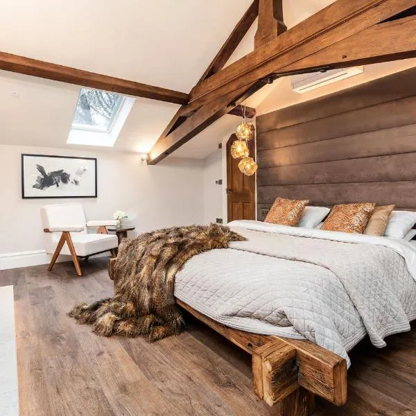 6 STAR, Brand New, Stunning Luxury Suites in a Characterful Historic Manor, Blending Timeless Charm with Modern Style! Welcome to the Old School Manor, Halkyn!!，位于哈肯的酒店