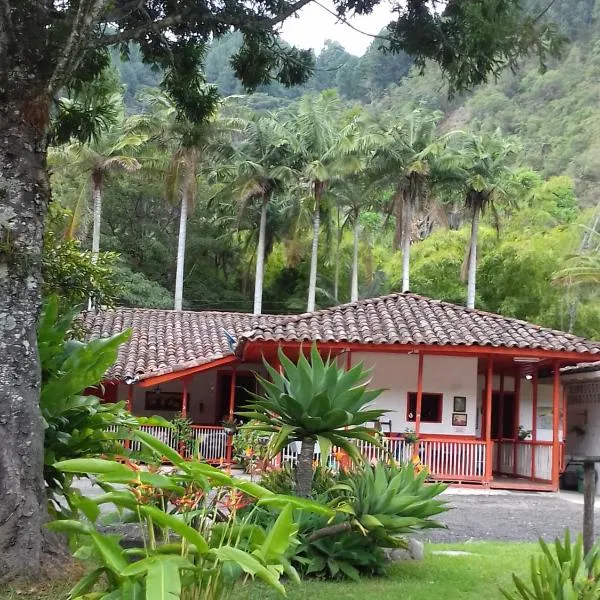 Hostal Rio Arabia - Valle De Cocora HOTEL，位于萨兰托的酒店