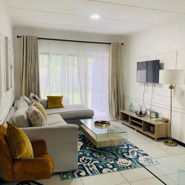 2 Bed 2 Bath Private Garden Apartment，位于佛维斯的酒店