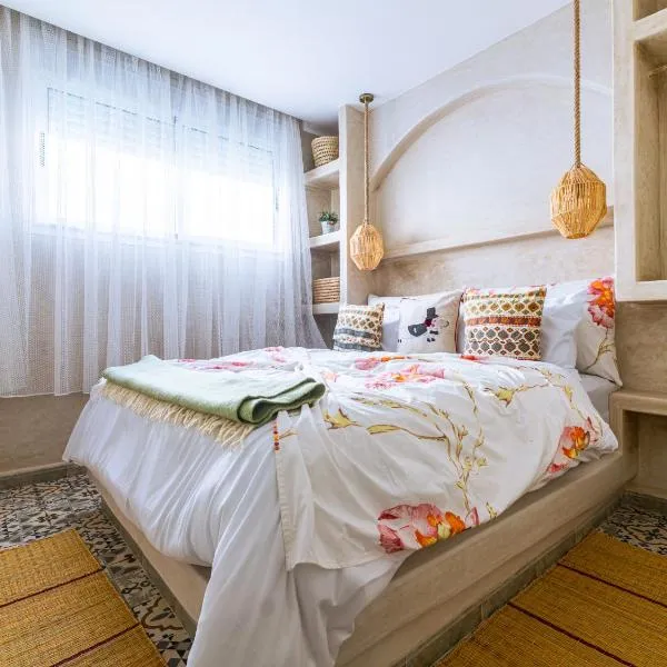 Waves Hunter Surf House，位于阿加迪尔的酒店