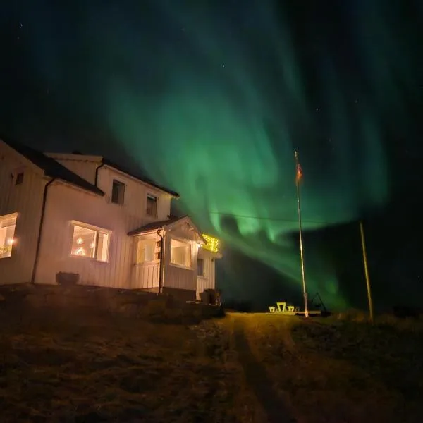 This Old House - Check in Breathe out，位于Strønstad的酒店
