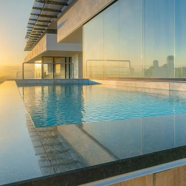 Confort y estilo en Galería 360 con piscina y gimnasio，位于圣多明各的酒店