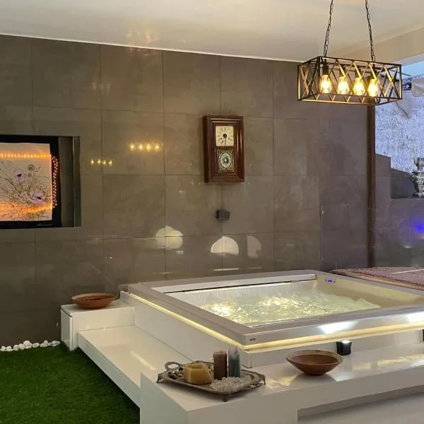 Wow Apartment mega Jacuzzi overlooking the sea in the city center，位于斯培西亚的酒店