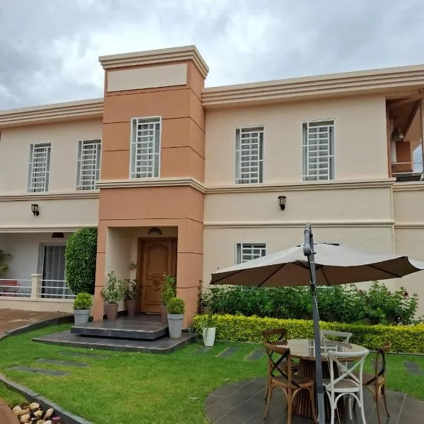 Tia Vahine - Navette Gratuite Aéroport H24，位于Ivato的酒店