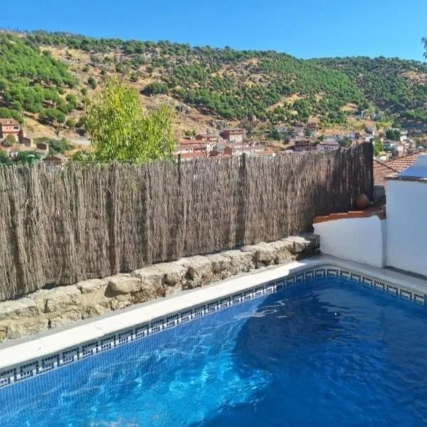 Chalet antiguo reformado "El Mirador"，位于El Hoyo de Pinares的酒店