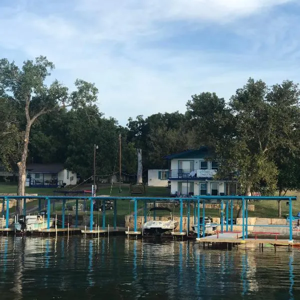 Valentine Lakeside,位于Kingsland的酒店
