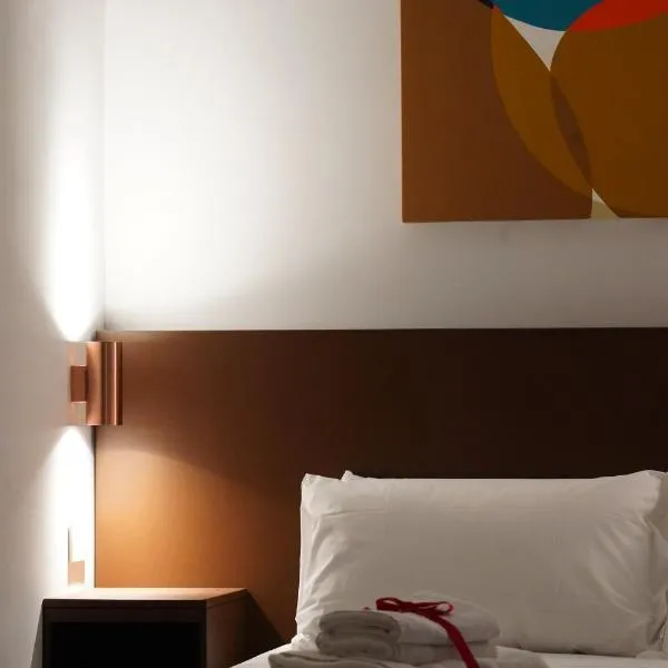 Rooms Around，位于那不勒斯的酒店