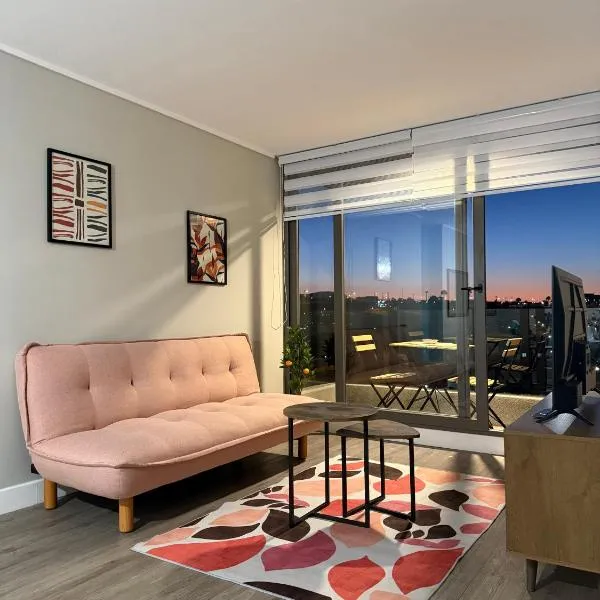 Departamento con vista a coquimbo y bahía，位于科金博的酒店