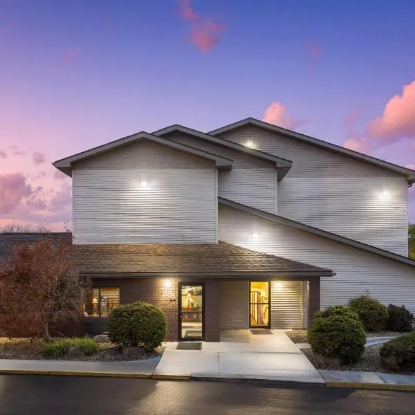 速8新斯坦东酒店，位于新斯坦顿的酒店