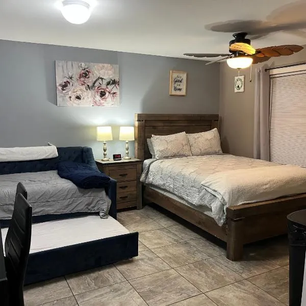 Just Like Being at Home- Newly Renovated Unit，位于North Troy的酒店