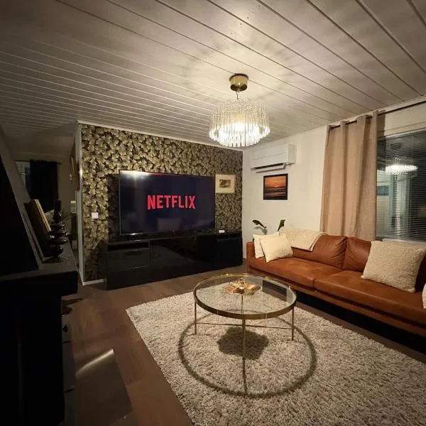 Cozy house near the river - sauna, Wi-Fi，位于托尔尼奥的酒店