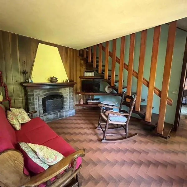 Casa con giardino e vista sulle montagne，位于库蒂利亚诺的酒店