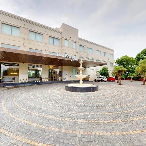 Sunday Resort & Spa by CheckIn Manesar Gurugram，位于古尔冈的酒店
