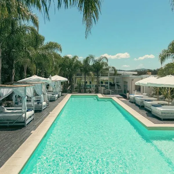 Skyblue Apart Hotel Punta Colorada，位于皮里亚波利斯的酒店