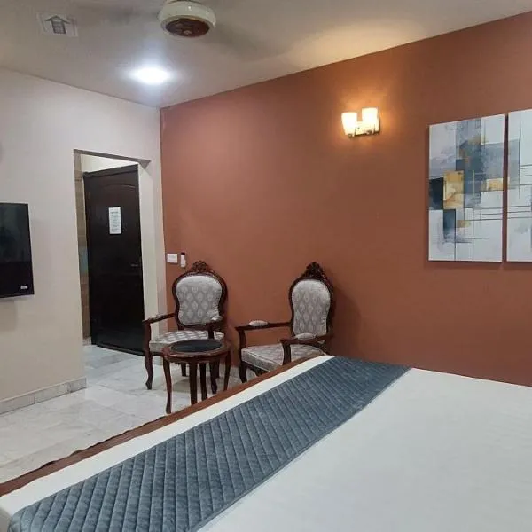 Spacious Rooms on 1st Floor Gulshan e Iqbal BLK7，位于卡拉奇的酒店
