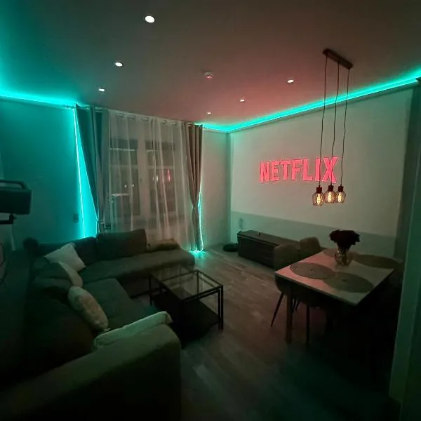 Stylish Home Theater Apartment 1，位于克罗伊茨塔尔的酒店