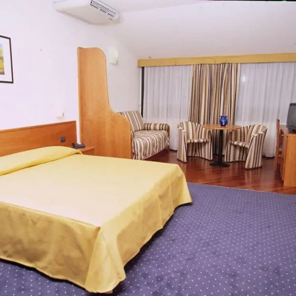 塞雷内拉酒店，位于内姆布拉的酒店
