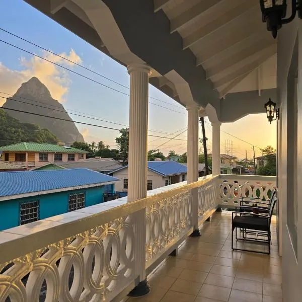 Upstairs Apartment with Piton View in Soufriere，位于苏弗里耶尔的酒店