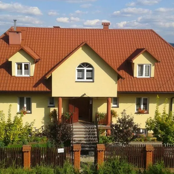 Dworek Julia - Klimatyzowane Komfortowe Pokoje nad Soliną - Bieszczady，位于波拉齐克的酒店