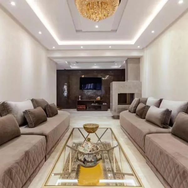 Large Comfort Duplex Casablanca Center，位于LʼOasis的酒店