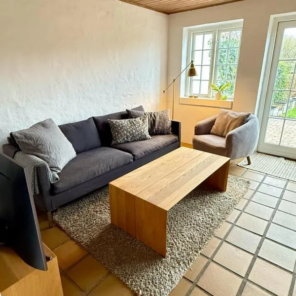 88 m2 townhouse, free parking in the heart of Odense，位于欧登塞的酒店