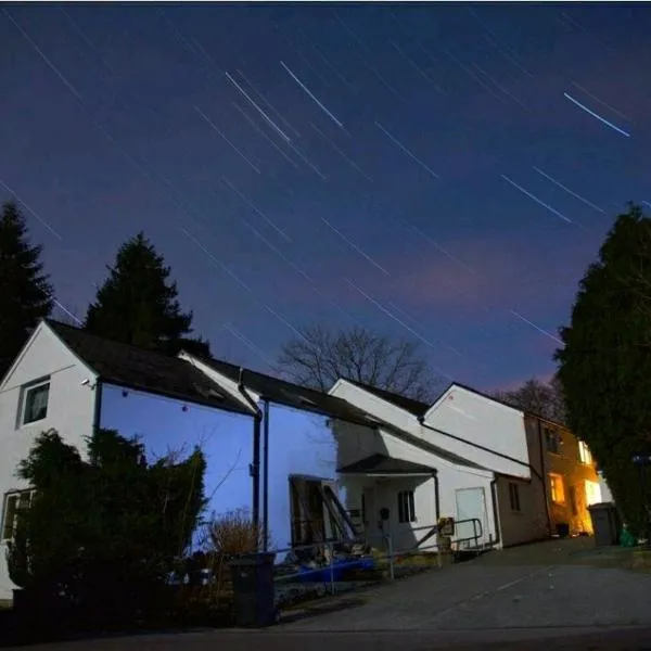 Farm House, Hirwaun Brecon Beacons with Games Barn，位于阿伯代尔的酒店