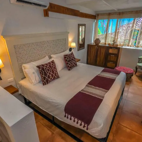 Stylish Studio in the Heart of Zona Romántica，位于巴亚尔塔港的酒店