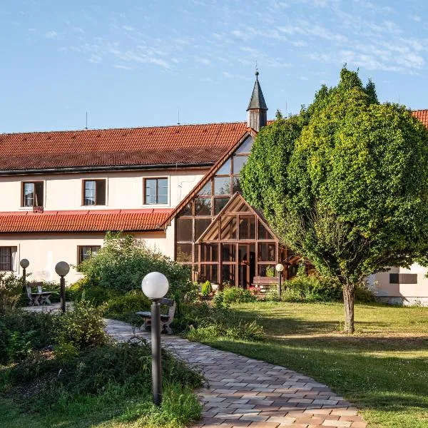 Holenský dvůr，位于Ratiboř的酒店