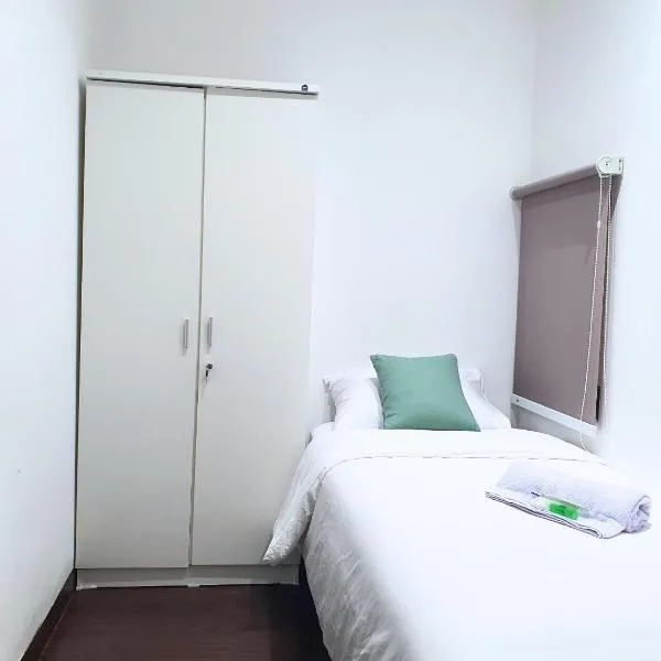 The Breakout Room BSD - Guest House near ICE BSD，位于塞尔蓬的酒店