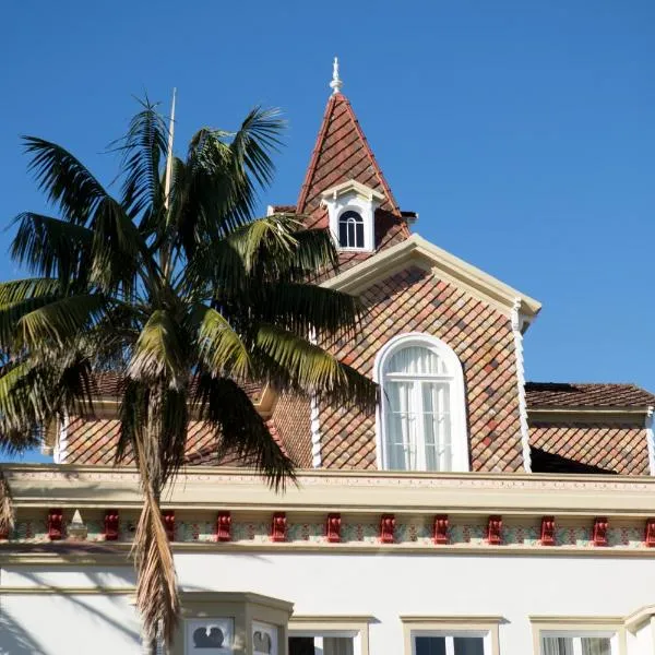 Casa das Palmeiras Charming House - Azores 1901，位于Fenais da Luz的酒店