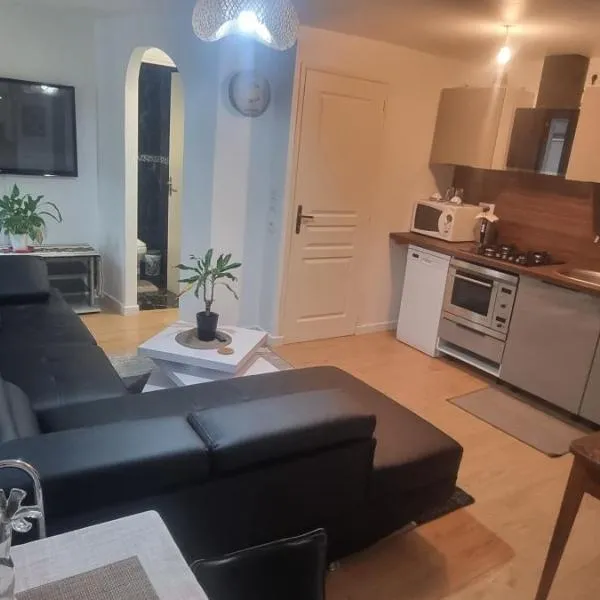 Apparemment deux chambres，位于拉·费特·苏·茹埃尔的酒店