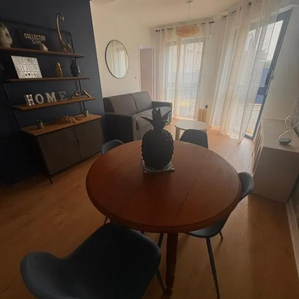 Charmant appartement，位于维特雷的酒店