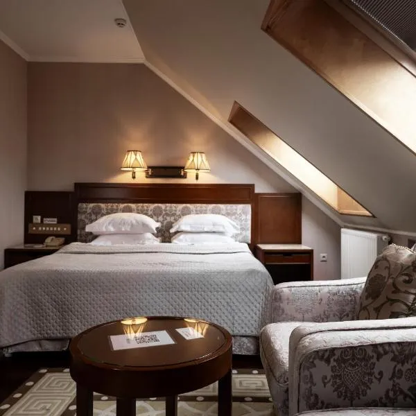 AllureInn Hotel and Spa，位于切尔诺夫策的酒店