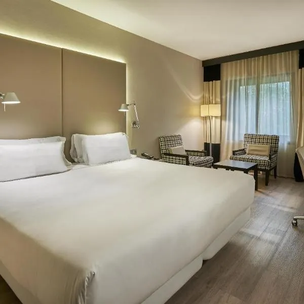 蕾达皮利耐奥斯NH酒店，位于莱里达的酒店