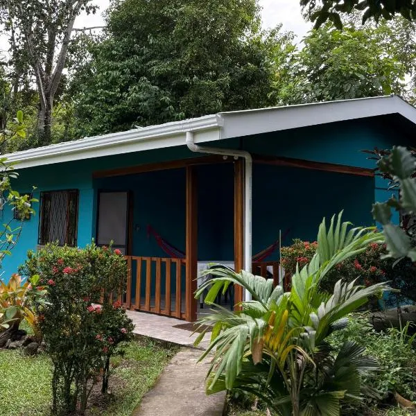 Cabinas Caribe Luna，位于卡维塔的酒店