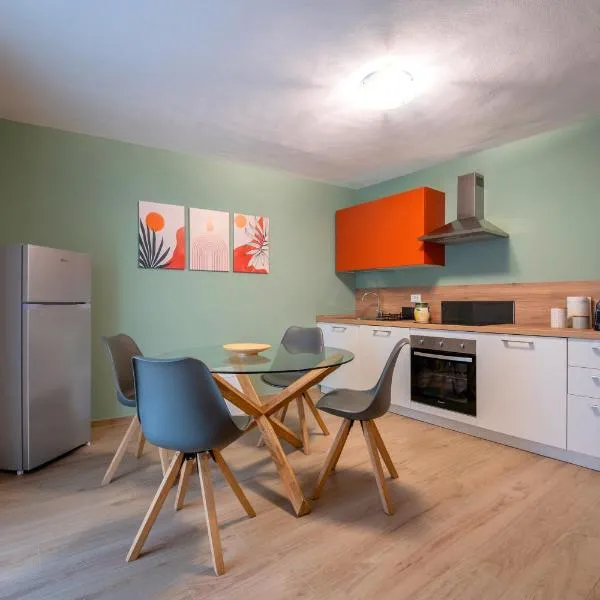 Ca' dal Pum - Lake Orta - Elegant holiday home，位于Gozzano的酒店