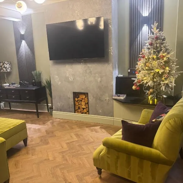 NEW Refurbished 2025 Cottage Sleeps 6 Ashbourne Peak District Derbyshire，位于阿什伯恩的酒店