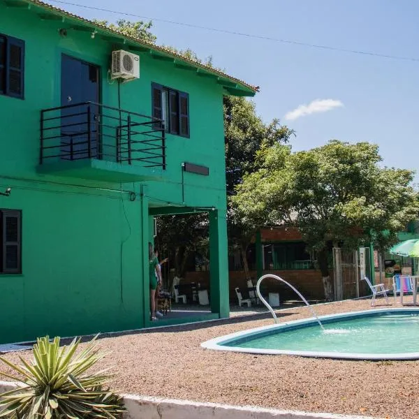 HOTEL POPULAR Economia e conforto Com piscina e café da manhã，位于Pântano Grande的酒店