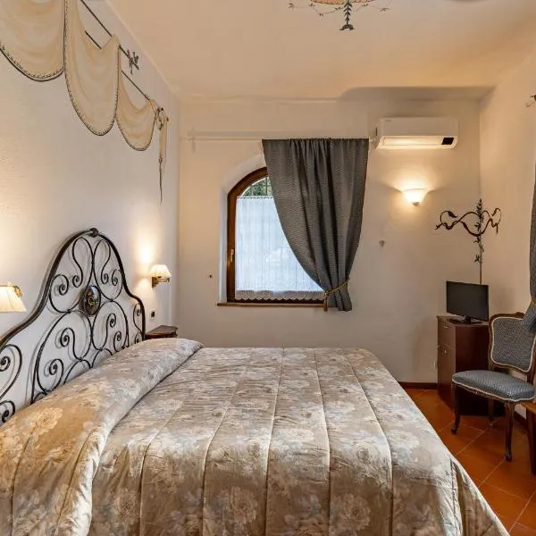 奥利维拉韦基亚酒店，位于蒙塔尔奇诺的酒店