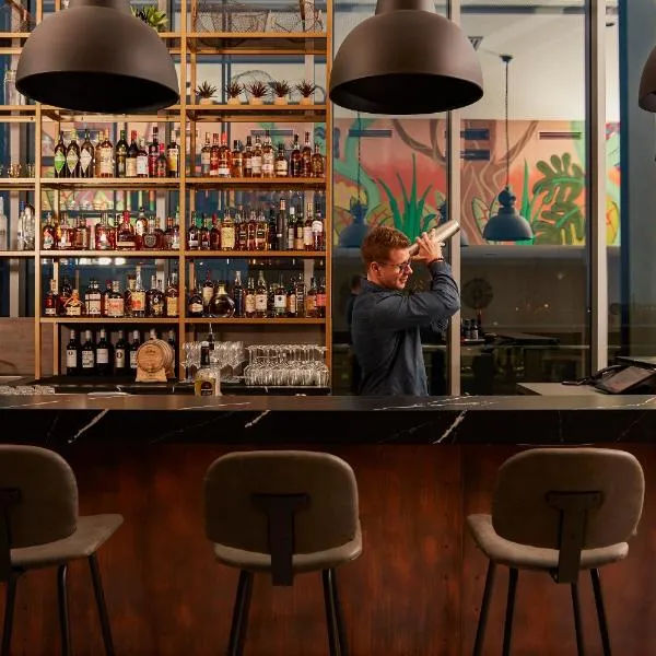 Hotel Indigo Berlin - East Side Gallery，位于柏林的酒店