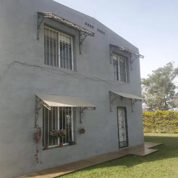 Hermosa casa iluminada con espacio verde y cerca del cerro，位于耶尔瓦布埃纳的酒店