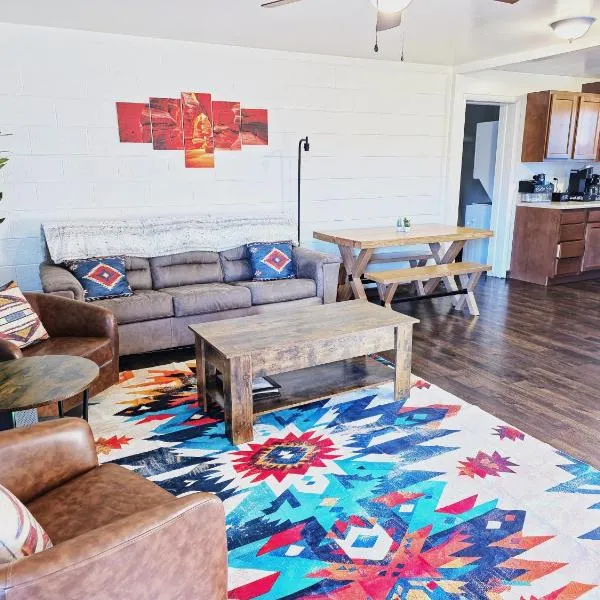 3Bd, King, Brkfst, Large TVs, WD, Sleeps 11, BBQ，位于佩吉的酒店