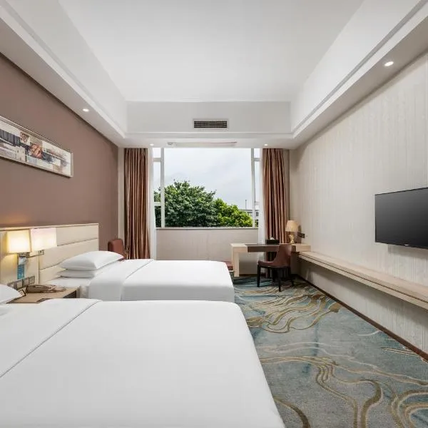 广州白云机场空港君玥酒店-Free airport shuttle & Canton Fair free shuttle-During Apr15th to May5，位于花都的酒店