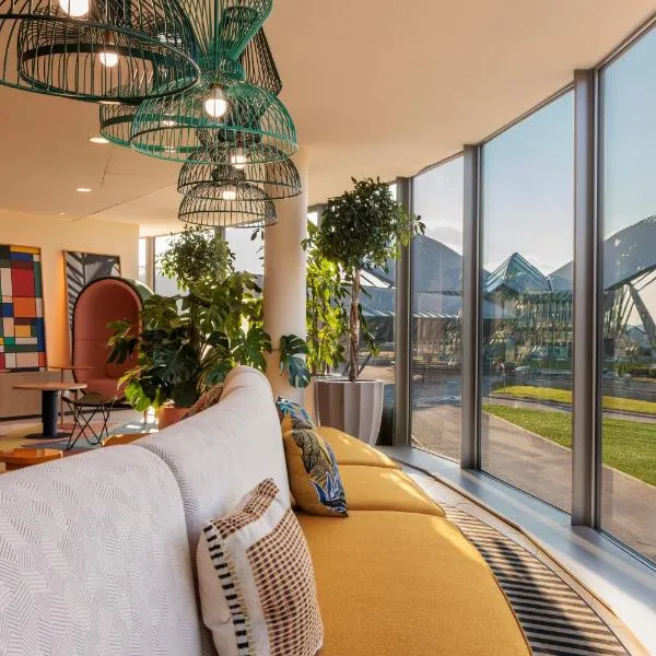 Hampton By Hilton Lyon Airport，位于科隆别索尼约的酒店