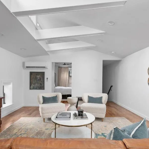 Modern Loft | Parking Included, Walk to Downtown，位于列克星敦的酒店