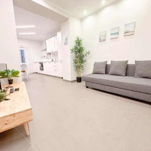 Stupendo appartamento a 20mt dal mare，位于瓦拉泽的酒店