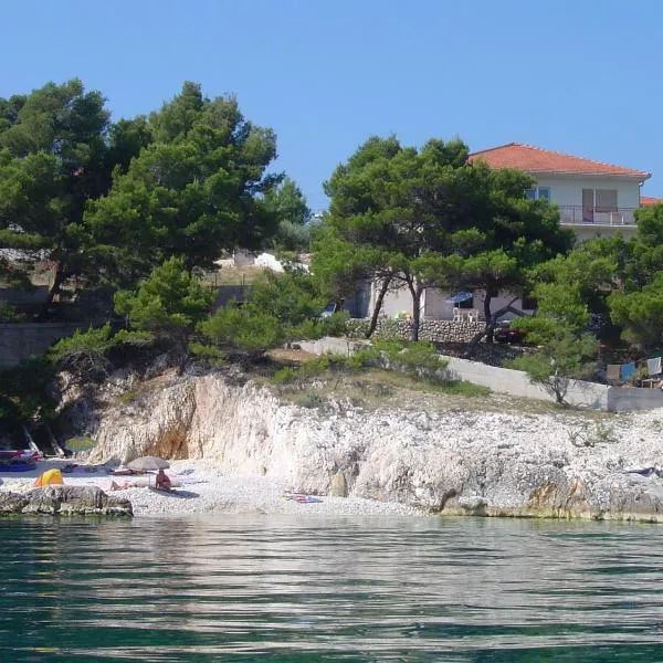 Apartman Domić，位于斯拉汀的酒店