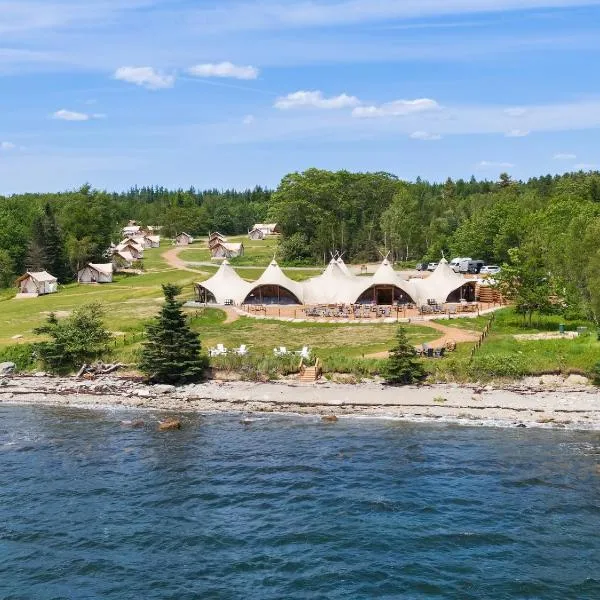 Under Canvas Acadia，位于Surry的酒店