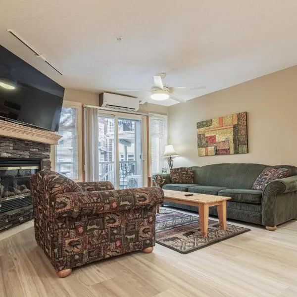 Cozy 2BR-5BD Suite - Mountain Views - Htd Parking，位于坎莫尔的酒店