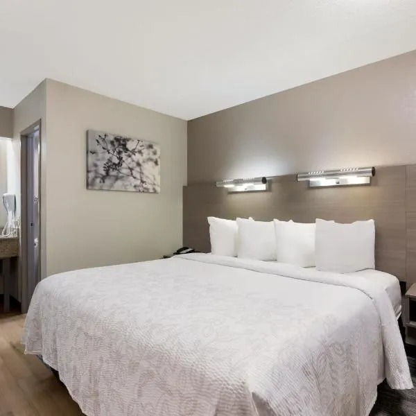 内珀维尔红屋顶客栈，位于内珀维尔的酒店